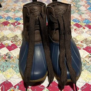 Sperry Top Slider size 8 1/2 New without tags.